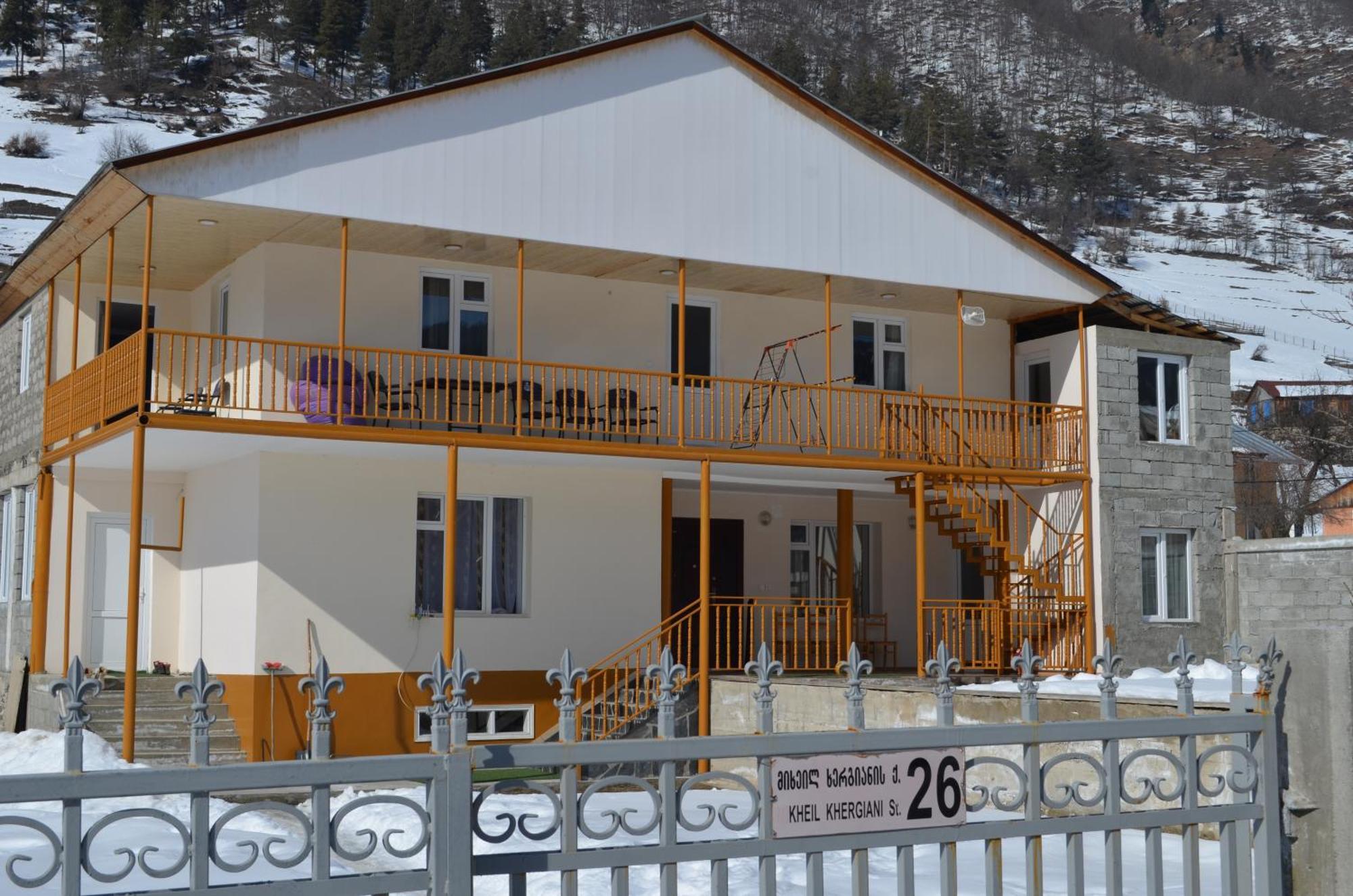 Guesthouse Qarim Mestia Extérieur photo