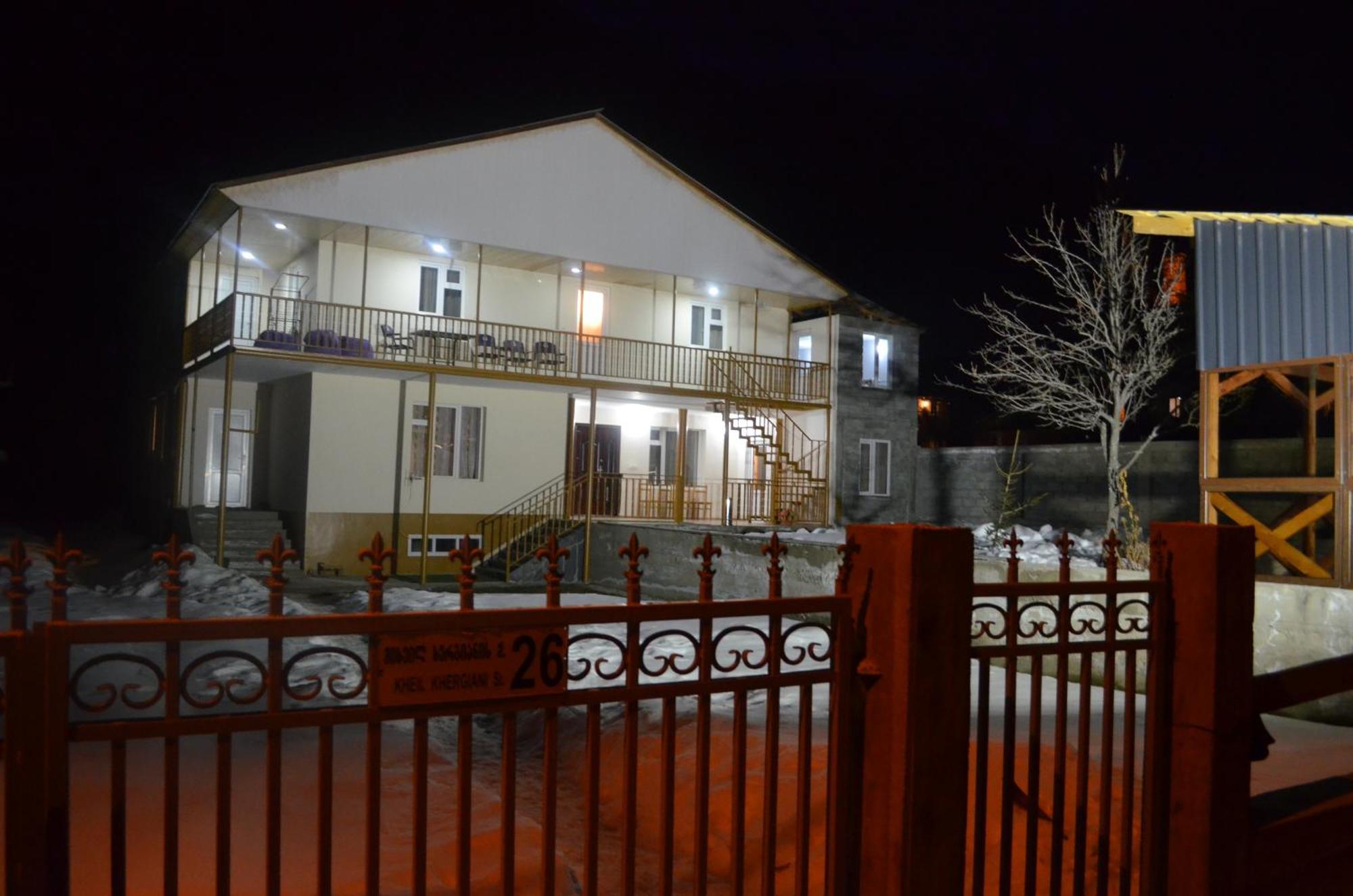 Guesthouse Qarim Mestia Extérieur photo