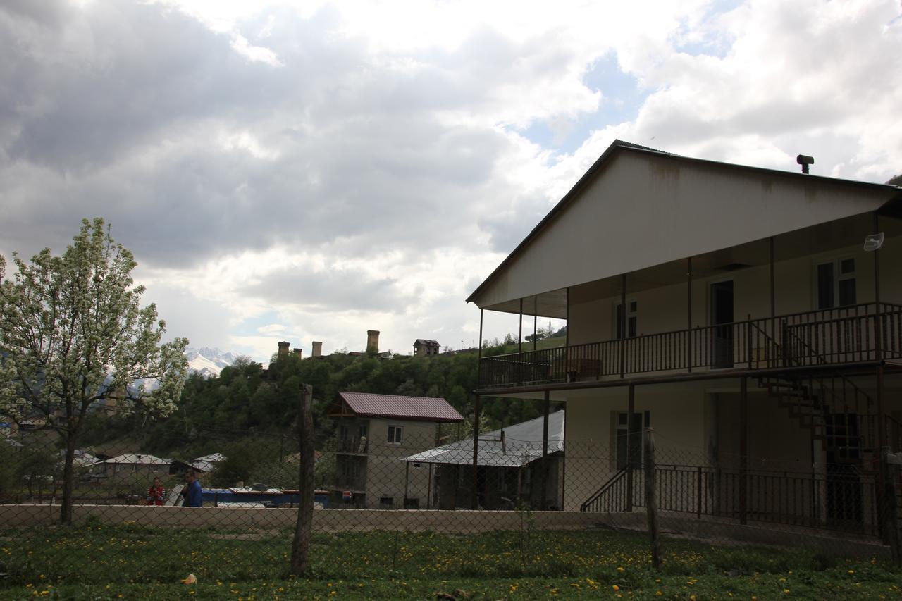 Guesthouse Qarim Mestia Extérieur photo