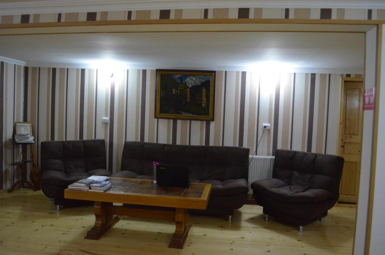Guesthouse Qarim Mestia Extérieur photo