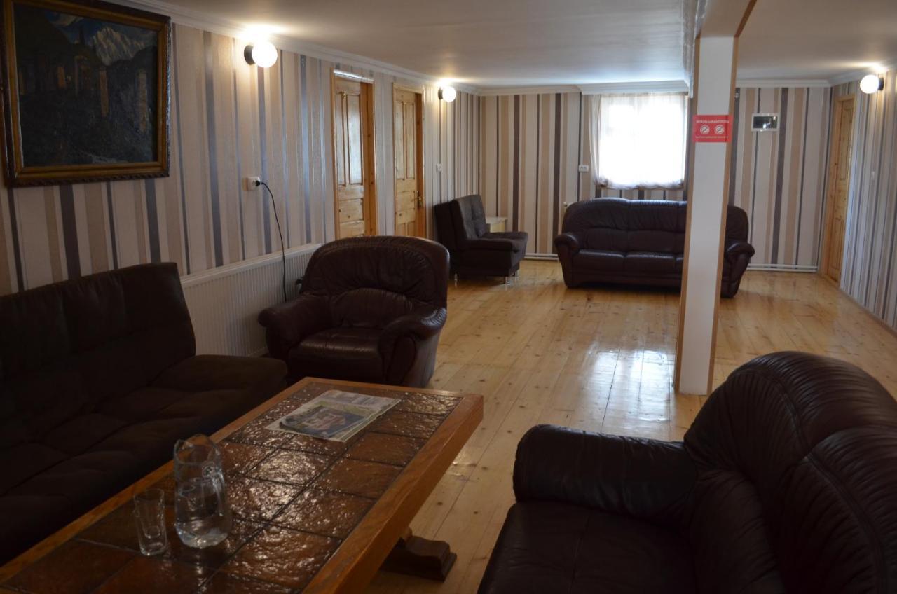 Guesthouse Qarim Mestia Extérieur photo