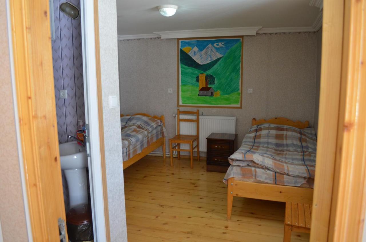Guesthouse Qarim Mestia Extérieur photo